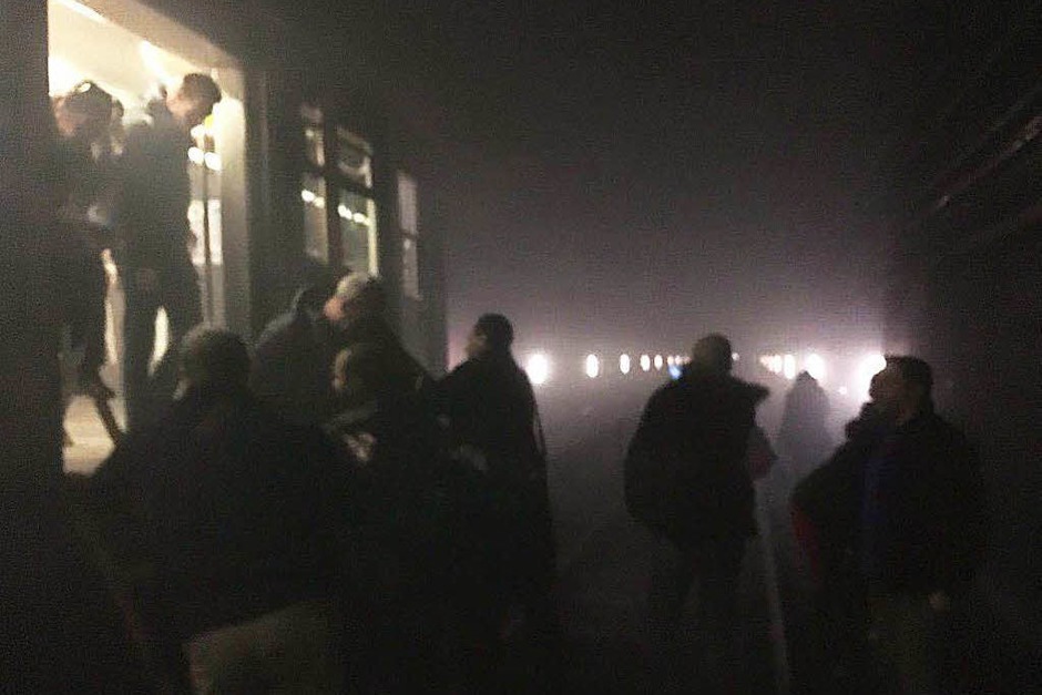 Reisende verlassen die U-Bahn. (Foto: dpa) Reisende verlassen die U-Bahn. (Foto: dpa)