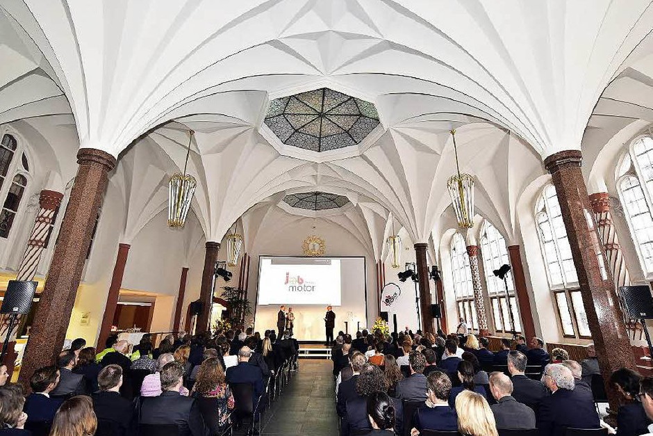 Sehr gut besucht war die Jobmotor-Preisverleihung in der Meckelhalle der Sparkasse Freiburg-Nördlicher Breisgau (Foto: Thomas Kunz) Sehr gut besucht war die Jobmotor-Preisverleihung in der Meckelhalle der Sparkasse Freiburg-Nördlicher Breisgau (Foto: Thomas Kunz)