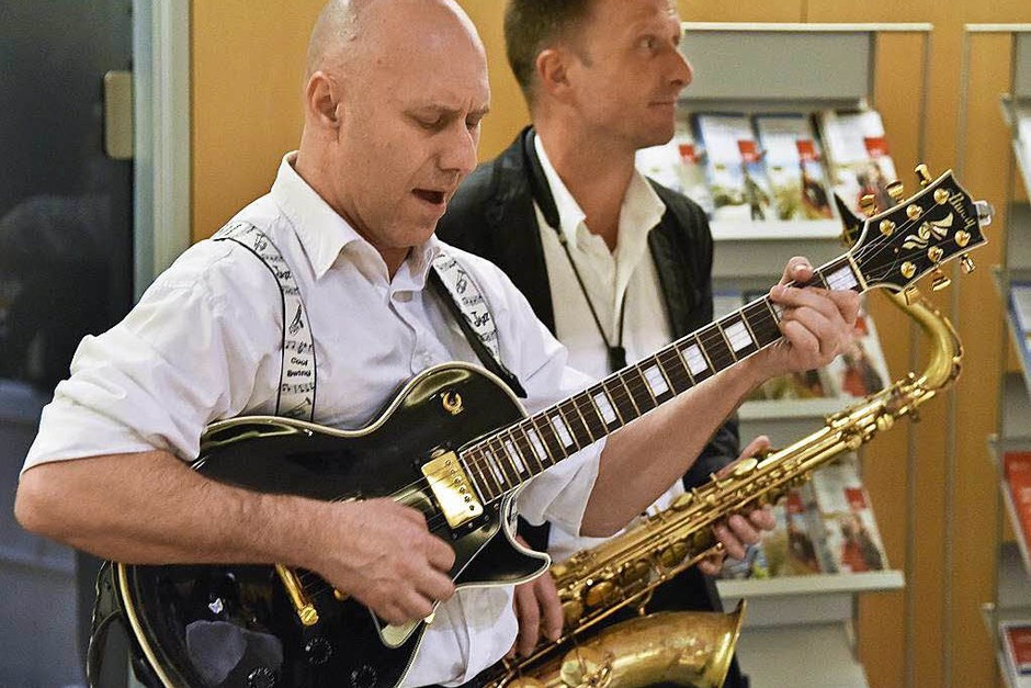 Musik, Essen und kühle Getränke nach der Preisverleihung. In den zehn Jahren seines Bestehens haben die Teilnehmer des Wettbewerbs Jobmotor der Badischen Zeitung und ihrer Partner 12 023 neue Stellen geschaffen. (Foto: Michael Bamberger) Musik, Essen und kühle Getränke nach der Preisverleihung. In den zehn Jahren seines Bestehens haben die Teilnehmer des Wettbewerbs Jobmotor der Badischen Zeitung und ihrer Partner 12 023 neue Stellen geschaffen. (Foto: Michael Bamberger)
