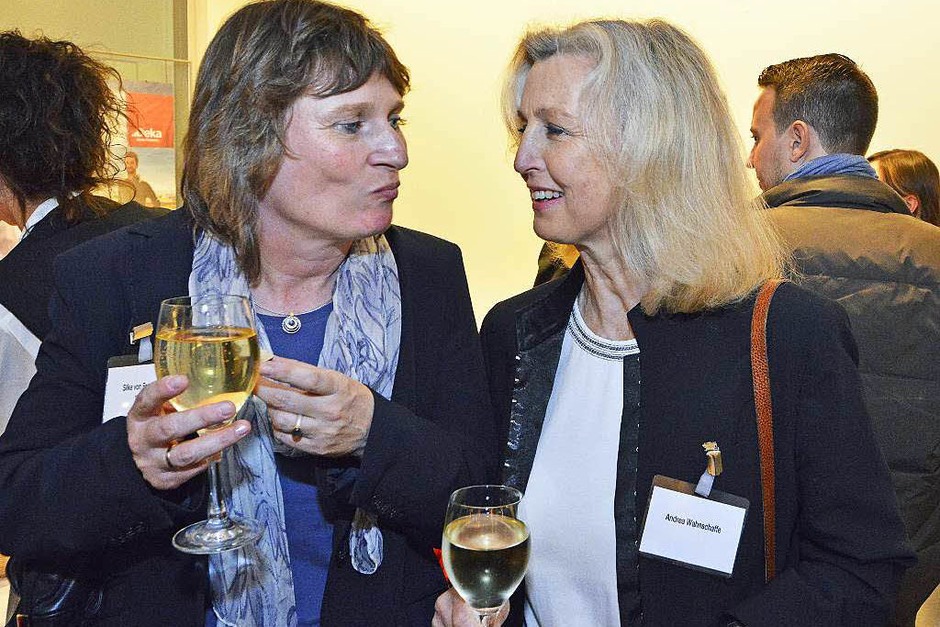 Musik, Essen und kühle Getränke nach der Preisverleihung. In den zehn Jahren seines Bestehens haben die Teilnehmer des Wettbewerbs Jobmotor der Badischen Zeitung und ihrer Partner 12 023 neue Stellen geschaffen. (Foto: Michael Bamberger) Musik, Essen und kühle Getränke nach der Preisverleihung. In den zehn Jahren seines Bestehens haben die Teilnehmer des Wettbewerbs Jobmotor der Badischen Zeitung und ihrer Partner 12 023 neue Stellen geschaffen. (Foto: Michael Bamberger)