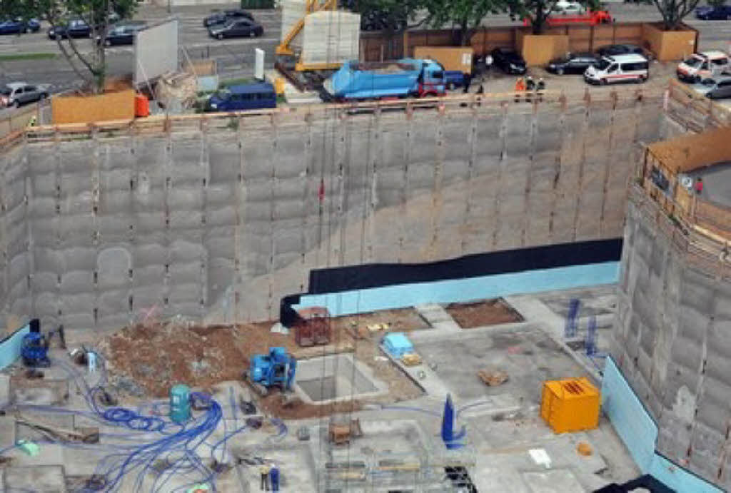 Bakola Baustelle Bauarbeiter Stirbt Bei Sturz Blaulicht Fudder