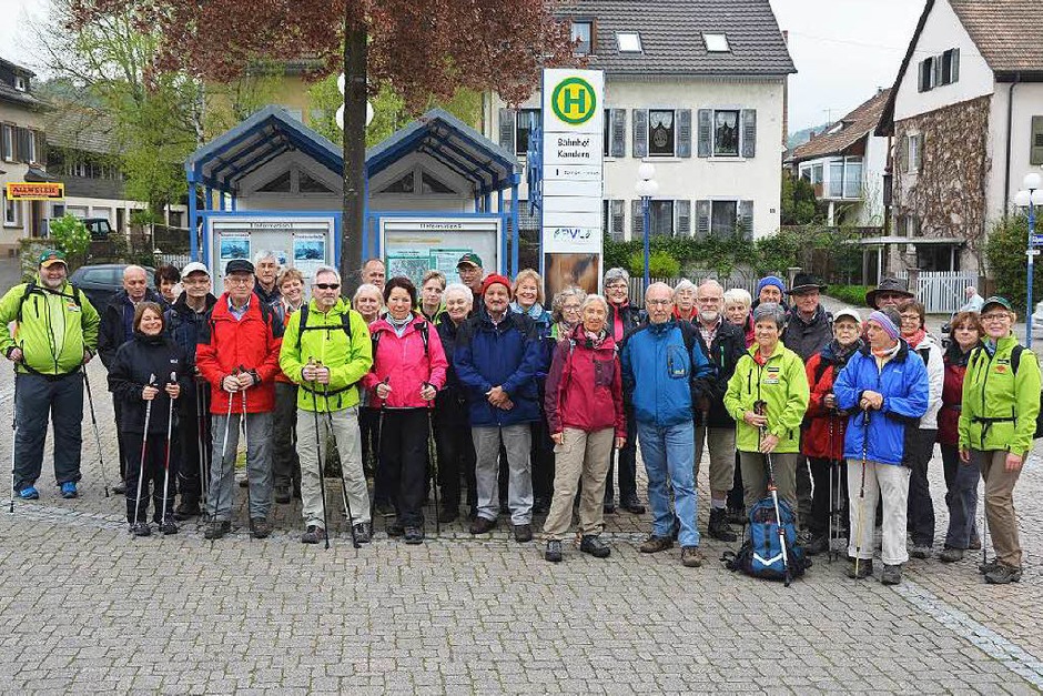Mal über Stock und Stein, mal in der Stadt oder aber auch hoch droben am und im Schloss Bürgeln waren die BZ-Wanderer bei der Auftaktveranstaltung unterwegs. 30 wackere Wandersleut’ trotzten Wind, Regen und Nebel, und erlebten einiges. (Foto: Markus Maier) Mal über Stock und Stein, mal in der Stadt oder aber auch hoch droben am und im Schloss Bürgeln waren die BZ-Wanderer bei der Auftaktveranstaltung unterwegs. 30 wackere Wandersleut’ trotzten Wind, Regen und Nebel, und erlebten einiges. (Foto: Markus Maier)