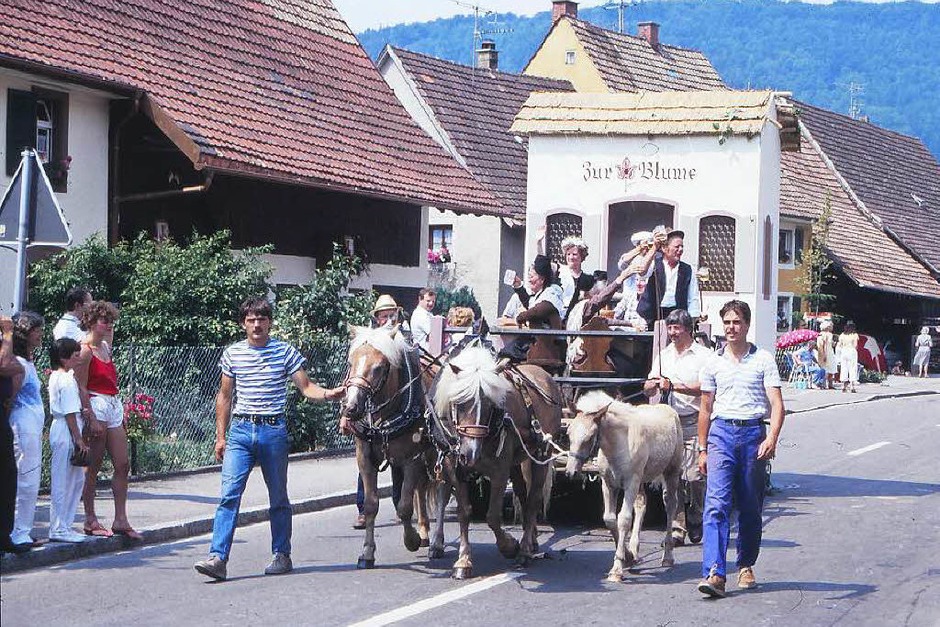 Die Geschichte Maulburgs von der Steinzeit bis in die Gegenwart war Thema des großen Festumzugs im Jahr 1986. (Foto: Schaum) Die Geschichte Maulburgs von der Steinzeit bis in die Gegenwart war Thema des großen Festumzugs im Jahr 1986. (Foto: Schaum)