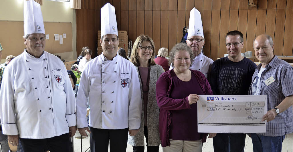 Spargelschälen mal anders - Badische Zeitung