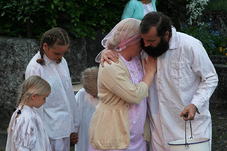 Die Bürger haben ihren Kampf gegen das Feuer und alles Hab und Gut verloren. (Foto: Birgit Rüde) Die Bürger haben ihren Kampf gegen das Feuer und alles Hab und Gut verloren. (Foto: Birgit Rüde)