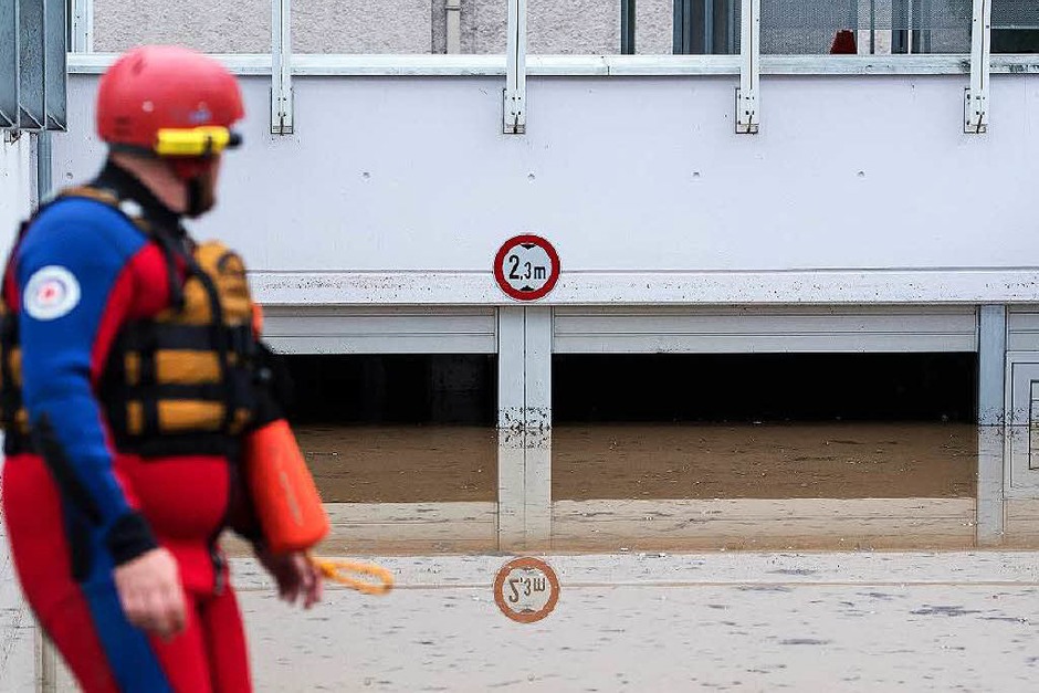 Das Wasser kam rasant und überraschte viele Bürger im Kreis Rottal-Inn. (Foto: dpa) Das Wasser kam rasant und überraschte viele Bürger im Kreis Rottal-Inn. (Foto: dpa)