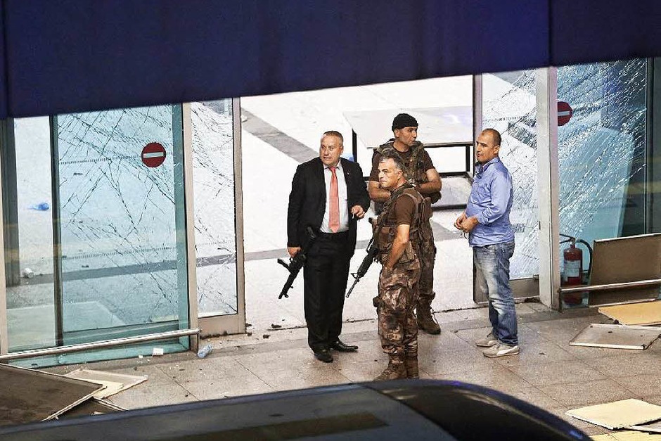 Ein Anschlag auf den Istanbuler Atatürk-Flughafen erschüttert die Türkei. (Foto: dpa) Ein Anschlag auf den Istanbuler Atatürk-Flughafen erschüttert die Türkei. (Foto: dpa)