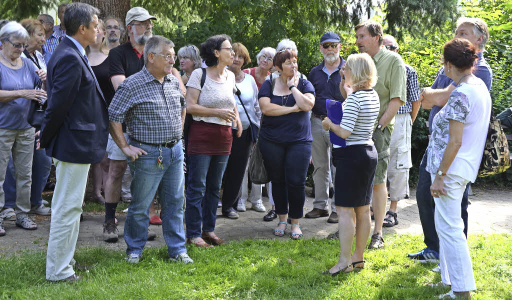 Großes Interesse am Vor-Ort-Termin auf Schieß-Gelände - Badische Zeitung