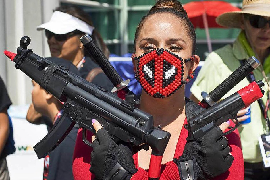 Bunt, schrill, gruselig: So haben sich die Fans für die Comic-Con 2016 in Schale geworfen. (Foto: dpa) Bunt, schrill, gruselig: So haben sich die Fans für die Comic-Con 2016 in Schale geworfen. (Foto: dpa)