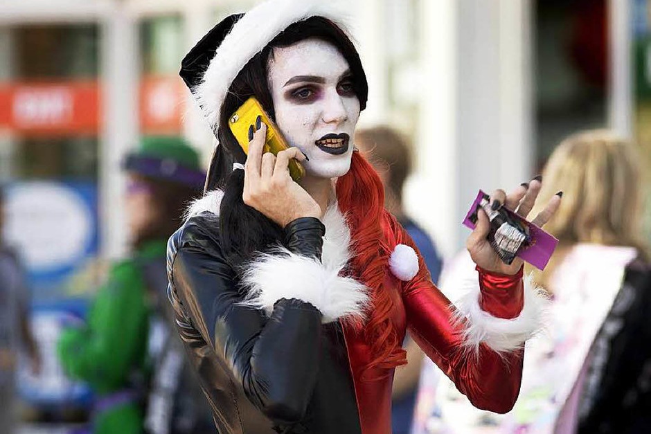 Bunt, schrill, gruselig: So haben sich die Fans für die Comic-Con 2016 in Schale geworfen. (Foto: dpa) Bunt, schrill, gruselig: So haben sich die Fans für die Comic-Con 2016 in Schale geworfen. (Foto: dpa)