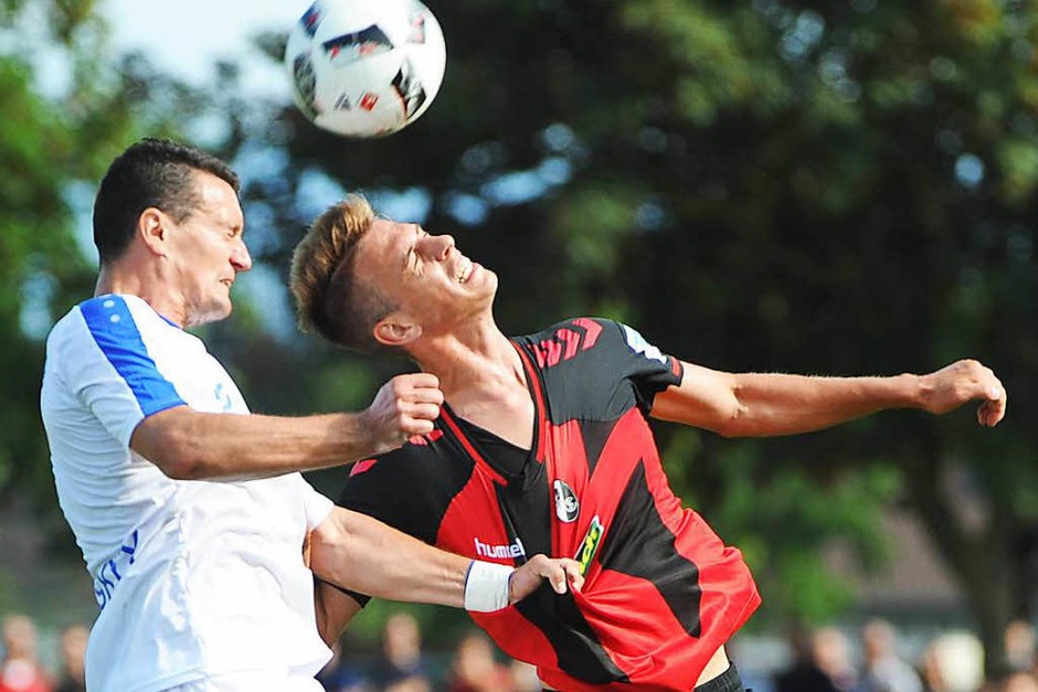Impressionen aus dem Kaiserstuhlstadion rund um die Spiele SC Freiburg – Darmstadt 98 (3:1), Bahlinger SC – Offenburger FV (4:2, beide Samstag), Bahlinger SC – SC Freiburg (1:3) und SV Endingen – Offenburger FV (4:2, beide Sonntag). (Foto: Achim Keller) Impressionen aus dem Kaiserstuhlstadion rund um die Spiele SC Freiburg – Darmstadt 98 (3:1), Bahlinger SC – Offenburger FV (4:2, beide Samstag), Bahlinger SC – SC Freiburg (1:3) und SV Endingen – Offenburger FV (4:2, beide Sonntag). (Foto: Achim Keller)