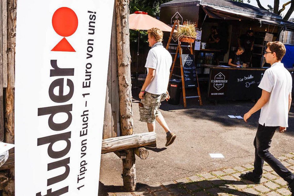 Bei Super-Sommerwetter ließen sich die Besucher des Craftivals von handgemachten Bieren erfrischen. (Foto: Jannis Grosse) Bei Super-Sommerwetter ließen sich die Besucher des Craftivals von handgemachten Bieren erfrischen. (Foto: Jannis Grosse)