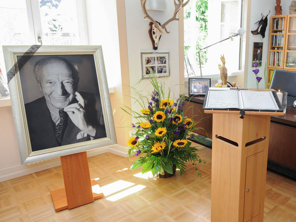 Abschied: Kondolenzbuch in Scheels Büro in Bad Krozingen - Badische Zeitung