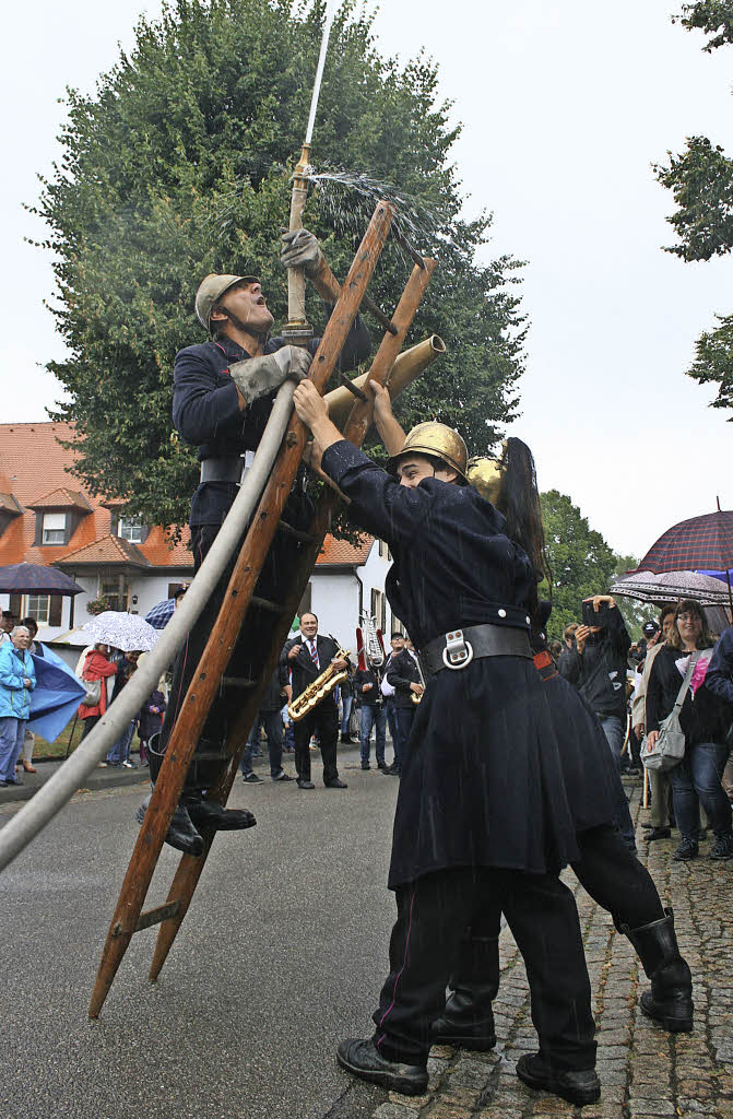 Hausener Wehr trotzt dem Regen - Badische Zeitung
