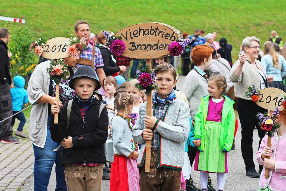 Beim Viehabtrieb im Münstertal gab es viel zu sehen. Entsprechend gut besucht war die Veranstaltung am Samstag. (Foto: Carlotta Roch) Beim Viehabtrieb im Münstertal gab es viel zu sehen. Entsprechend gut besucht war die Veranstaltung am Samstag. (Foto: Carlotta Roch)