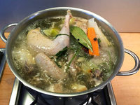 Hühnersuppe ist Medizin aus dem Kochtopf Hühnersuppe ist Medizin aus dem Kochtopf