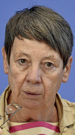 Empfängerin und Spender: Horst Lippert aus Aschaffenburg rettete Katy ...