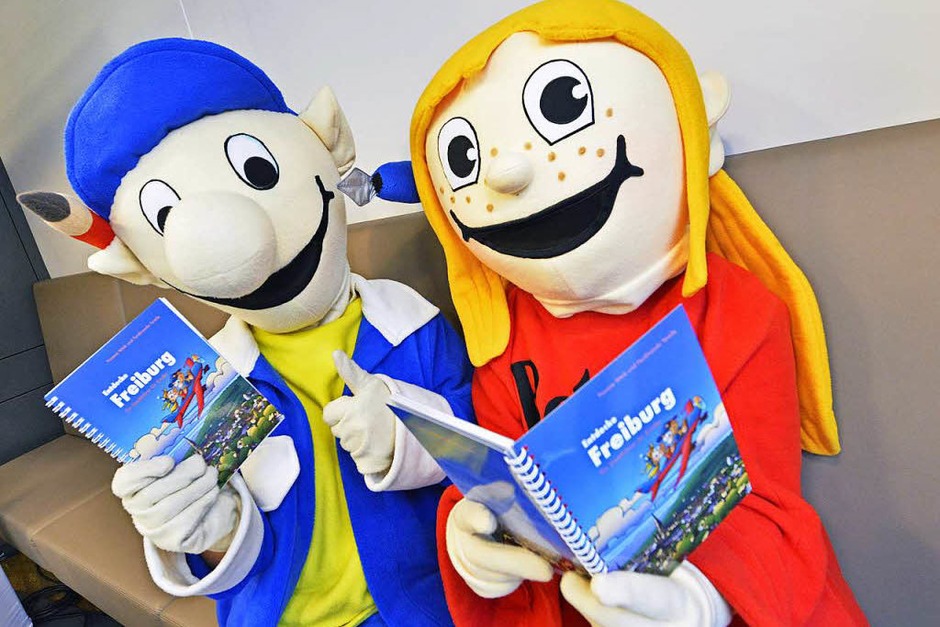 "Entdecke Freiburg": Die BZ präsentiert ihren neuen Stadtführer für Kinder. Mit dabei: die Maskottchen B. Zetti und Betti Z. und Viertklässler aus Bad Krozingen. (Foto: Michael Bamberger) "Entdecke Freiburg": Die BZ präsentiert ihren neuen Stadtführer für Kinder. Mit dabei: die Maskottchen B. Zetti und Betti Z. und Viertklässler aus Bad Krozingen. (Foto: Michael Bamberger)