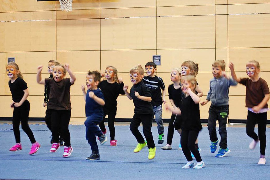 Ein vielfältiges Programm boten die Turnerinnen und Turner des TV Laufenbrg.<?ZL?> (Foto: Melanie Dramac) Ein vielfältiges Programm boten die Turnerinnen und Turner des TV Laufenbrg.<?ZL?> (Foto: Melanie Dramac)