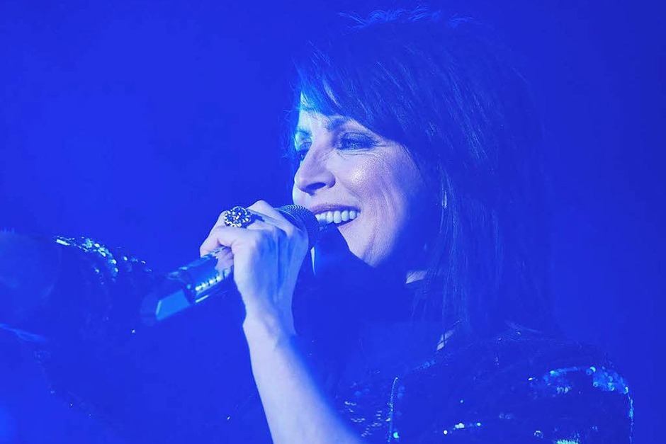 Ein bisschen Disko, ein bisschen Oldschool – und viel Glitter und gut gelaunte Fans: Nena ist in der Freiburger Messe aufgetreten (Foto: Miroslav Dakov) Ein bisschen Disko, ein bisschen Oldschool – und viel Glitter und gut gelaunte Fans: Nena ist in der Freiburger Messe aufgetreten (Foto: Miroslav Dakov)