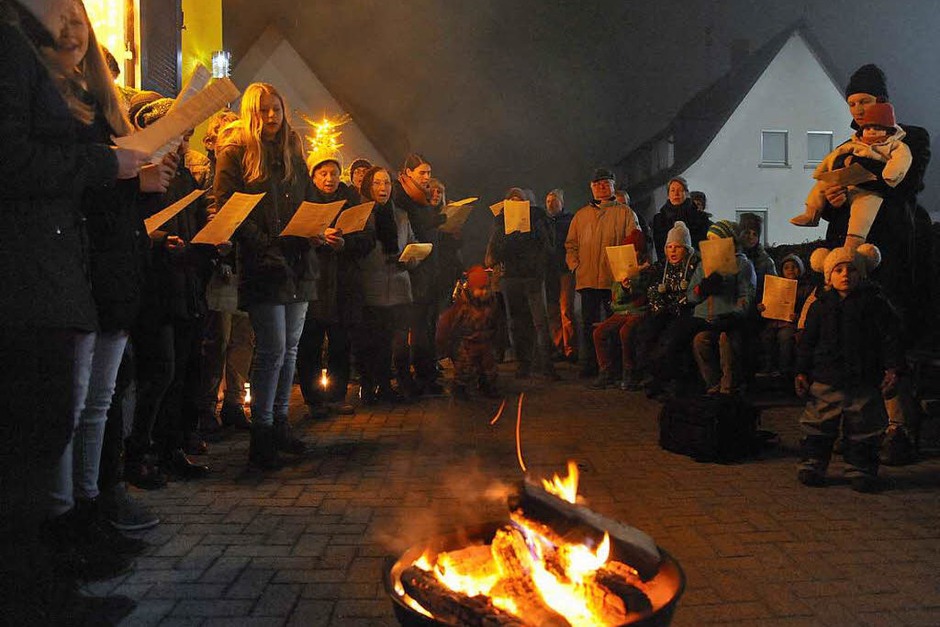 Zweiter offener Adventskalender in Denzlingen (Foto: Markus Zimmermann) Zweiter offener Adventskalender in Denzlingen (Foto: Markus Zimmermann)
