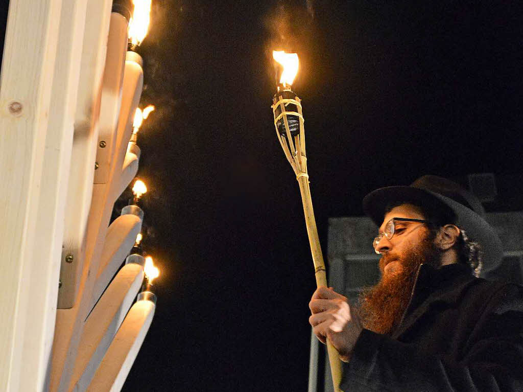 Die jüdische Gemeinde feiert erstmals öffentlich Chanukka - Freiburg