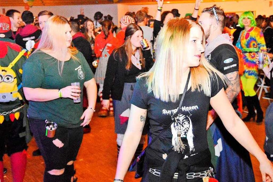 In der Stadthalle Schopfheim wurde es eng beim Auftritt der Guggemusiken (Foto: Edgar Steinfelder) In der Stadthalle Schopfheim wurde es eng beim Auftritt der Guggemusiken (Foto: Edgar Steinfelder)
