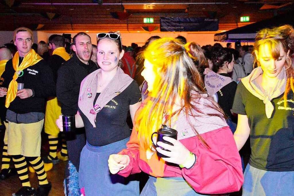 In der Stadthalle Schopfheim wurde es eng beim Auftritt der Guggemusiken (Foto: Edgar Steinfelder) In der Stadthalle Schopfheim wurde es eng beim Auftritt der Guggemusiken (Foto: Edgar Steinfelder)