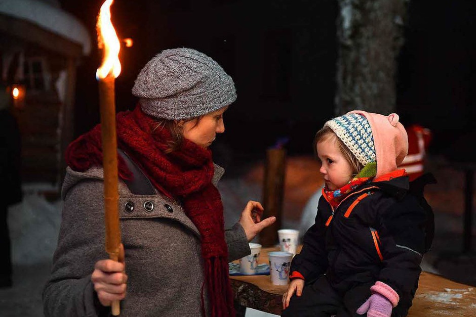 Zwei Stunden lang ohne Licht, dafür mit Fackeln und Musik: Die Aktion "Licht aus" in Breitnau und in Saig. (Foto: Wolfgang Scheu) Zwei Stunden lang ohne Licht, dafür mit Fackeln und Musik: Die Aktion "Licht aus" in Breitnau und in Saig. (Foto: Wolfgang Scheu)