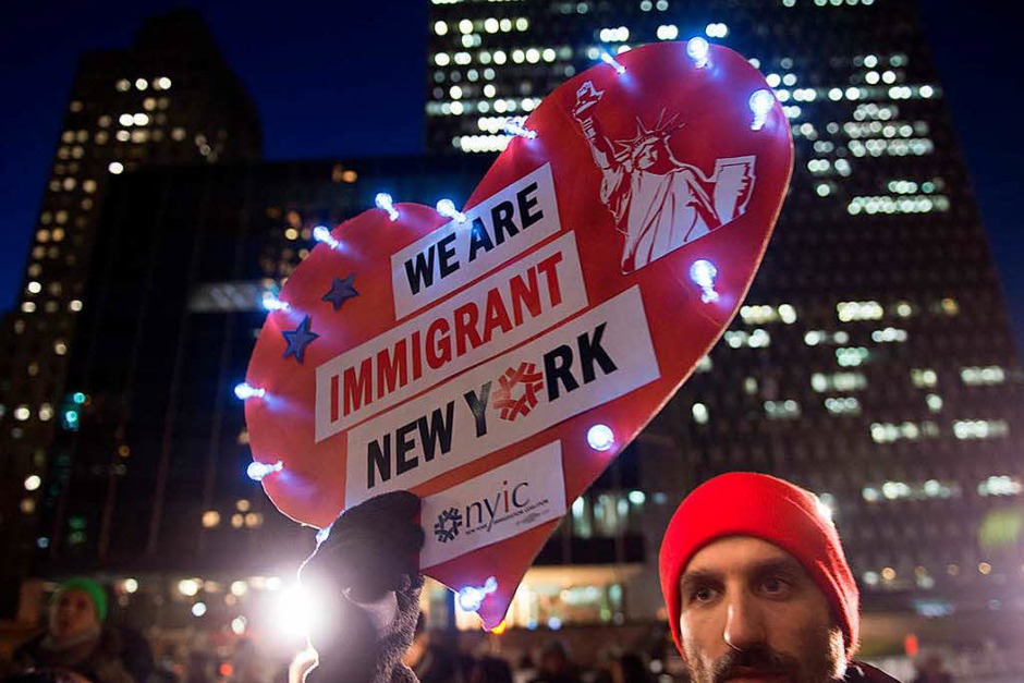 Die Botschaften der Demonstranten sind deutlich. (Foto: AFP) Die Botschaften der Demonstranten sind deutlich. (Foto: AFP)