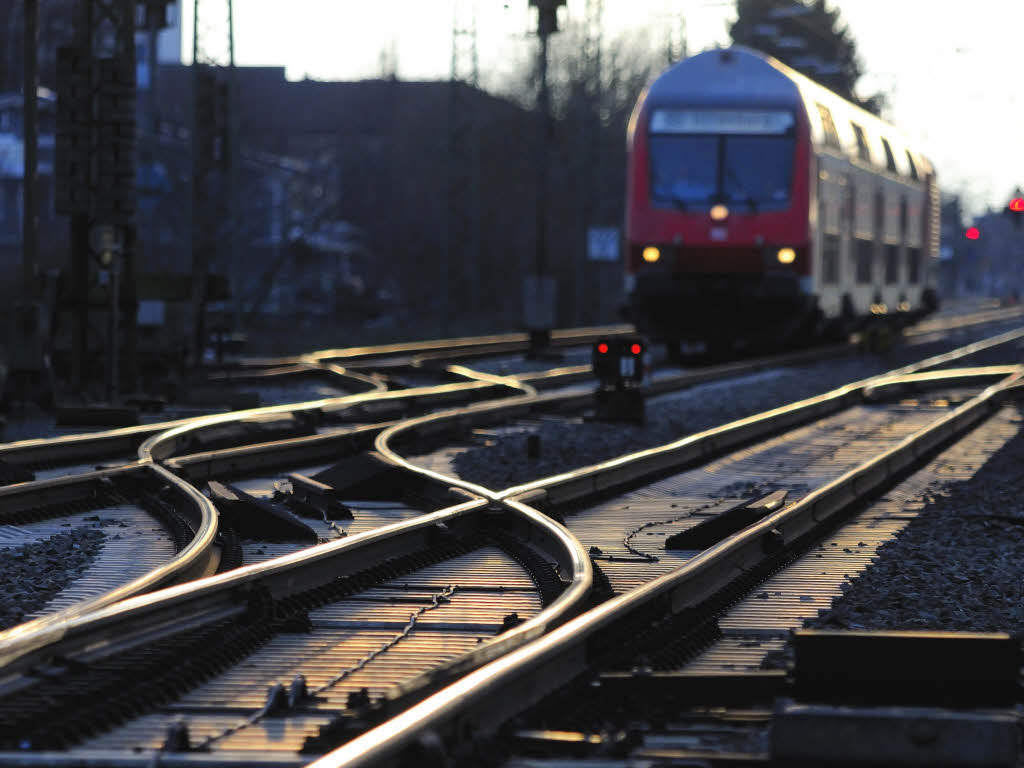 Unfall bei Bad Krozingen blockiert Rheintalstrecke - Badische Zeitung