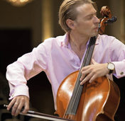 Cellist Fjodor Elesin gibt Feierabendkonzerte in der Villa Ferrette in St. Blasien Cellist Fjodor Elesin gibt Feierabendkonzerte in der Villa Ferrette in St. Blasien