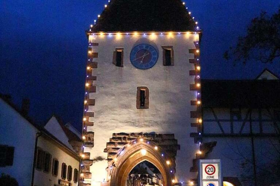 Schmutzige Dunschdig in Endingen: Schon lange vor 19 Uhr zieht es die Hemdglunker in die Stadt. (Foto: Martin Wendel) Schmutzige Dunschdig in Endingen: Schon lange vor 19 Uhr zieht es die Hemdglunker in die Stadt. (Foto: Martin Wendel)