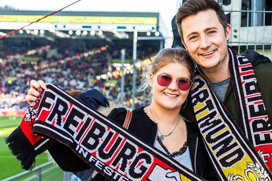 Fans des Sport-Club Freiburg (Foto: Carlotta Huber) Fans des Sport-Club Freiburg (Foto: Carlotta Huber)