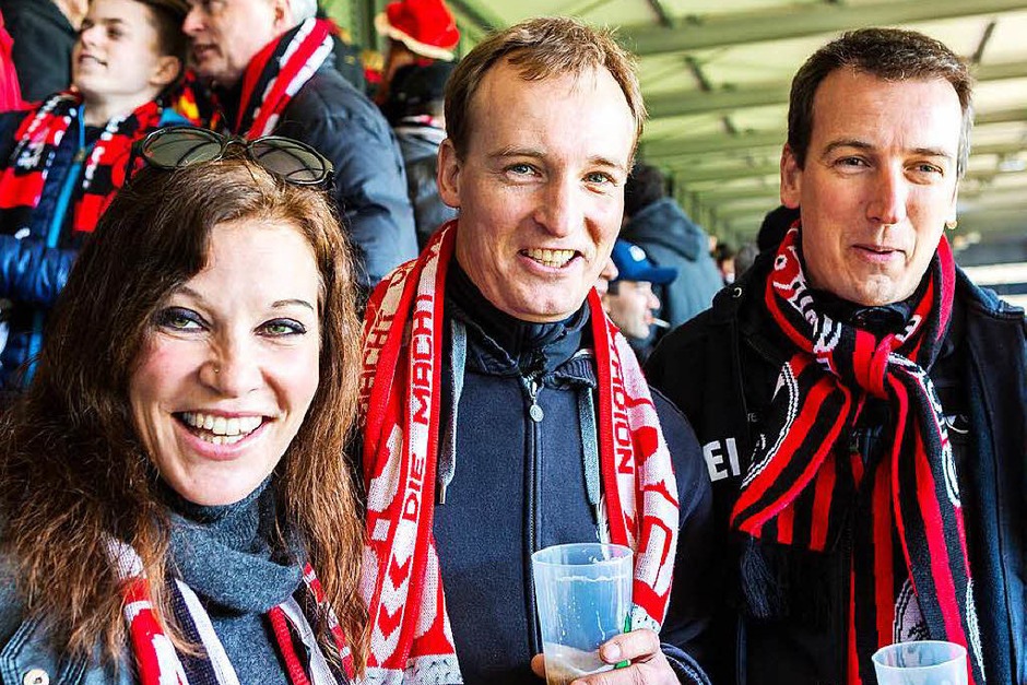Fans des Sport-Club Freiburg (Foto: Carlotta Huber) Fans des Sport-Club Freiburg (Foto: Carlotta Huber)