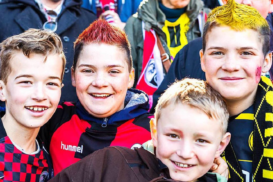 Fans des Sport-Club Freiburg (Foto: Carlotta Huber) Fans des Sport-Club Freiburg (Foto: Carlotta Huber)