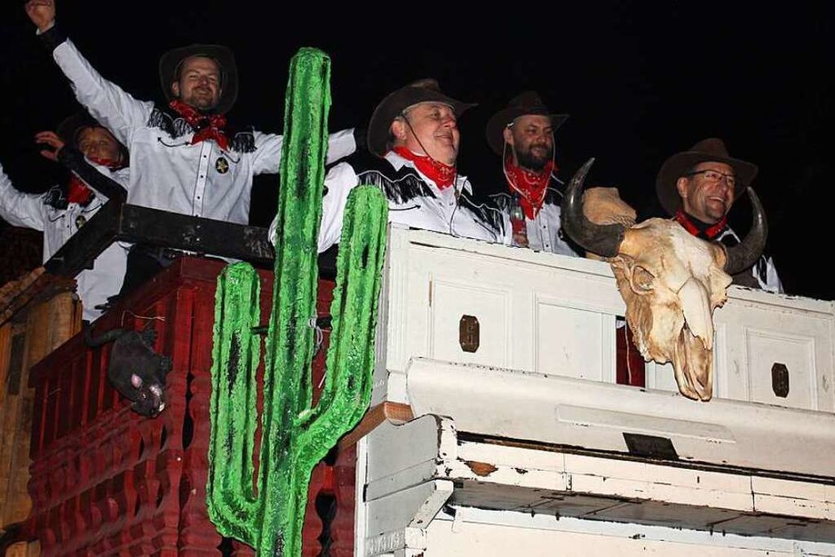 Szenen vom Fackelumzug in Glottertal (Foto: Gabriele Fässler) Szenen vom Fackelumzug in Glottertal (Foto: Gabriele Fässler)