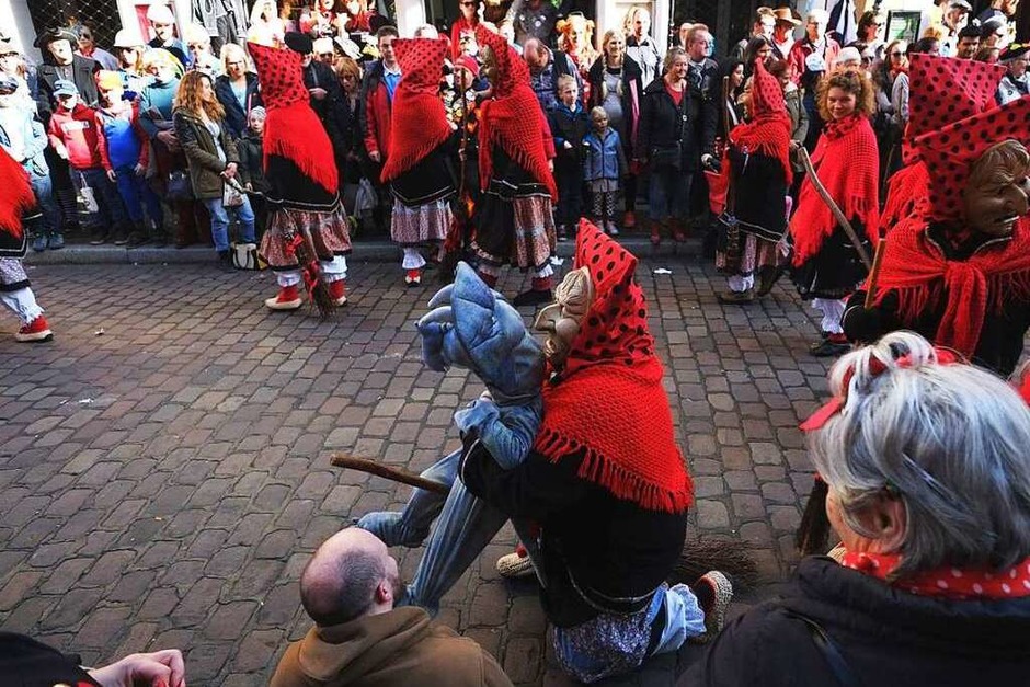 Närrisch am Fasnetmendig in Freiburg (Foto: Miroslav Dakov) Närrisch am Fasnetmendig in Freiburg (Foto: Miroslav Dakov)