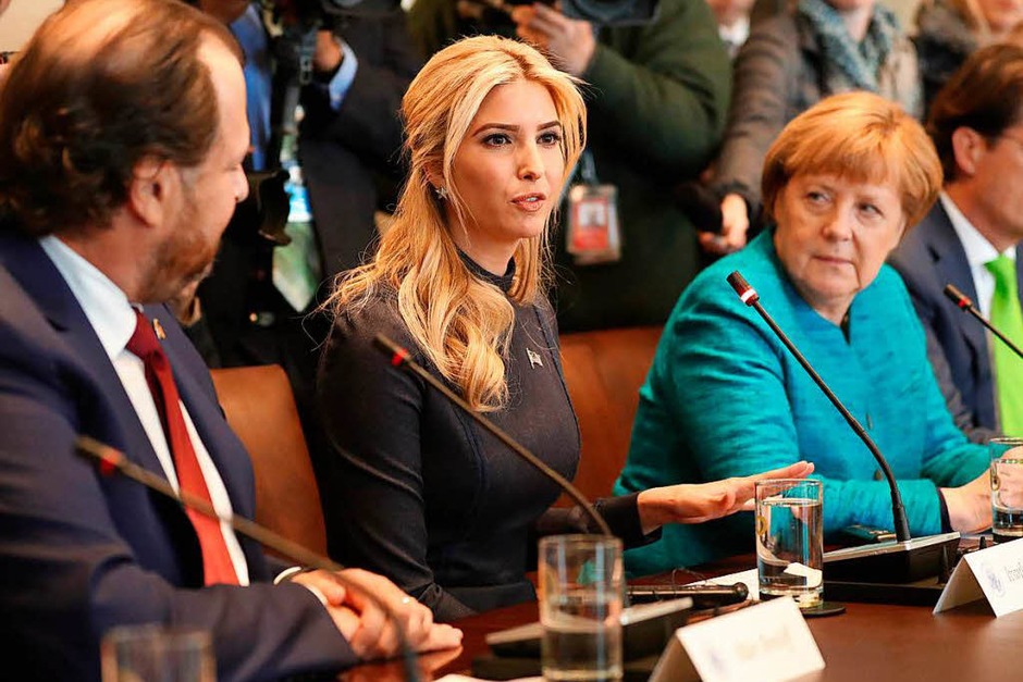Merkel und Trump treffen sich mit ihren Delegationen im Weißen Haus. Mit dabei: Trumps Tochter Ivanka (links). (Foto: dpa) Merkel und Trump treffen sich mit ihren Delegationen im Weißen Haus. Mit dabei: Trumps Tochter Ivanka (links). (Foto: dpa)