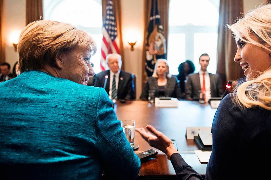 Angela Merkel und Ivanka Trump tauschen sich aus. (Foto: AFP) Angela Merkel und Ivanka Trump tauschen sich aus. (Foto: AFP)