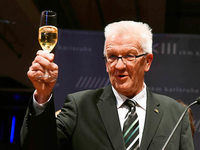 Kretschmann erhält badischen Weinpreis und 225 Liter Wein Kretschmann erhält badischen Weinpreis und 225 Liter Wein