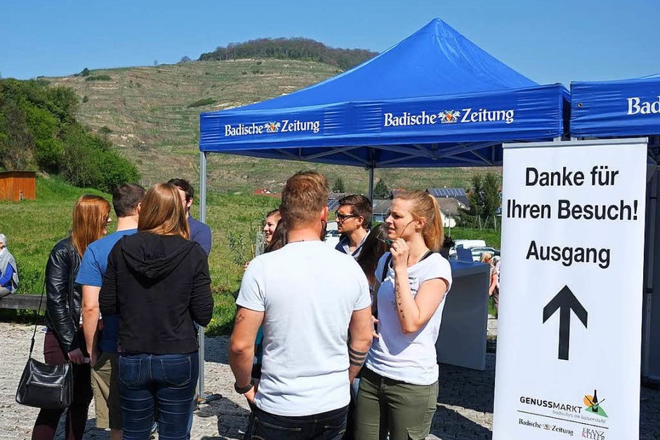 An der "Kellerwirtschaft" in Oberbergen stellen 25 Hersteller an Ständen ihre regionalen Produkte vor. (Foto: Miroslav Dakov) An der "Kellerwirtschaft" in Oberbergen stellen 25 Hersteller an Ständen ihre regionalen Produkte vor. (Foto: Miroslav Dakov)