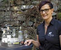 Sandra Schwörer brennt Schnaps und ist leidenschafliche Musikerin Sandra Schwörer brennt Schnaps und ist leidenschafliche Musikerin