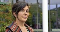 Theaterstück über die ambivalente Geschichte einer Helferin und eines Flüchtlings Theaterstück über die ambivalente Geschichte einer Helferin und eines Flüchtlings