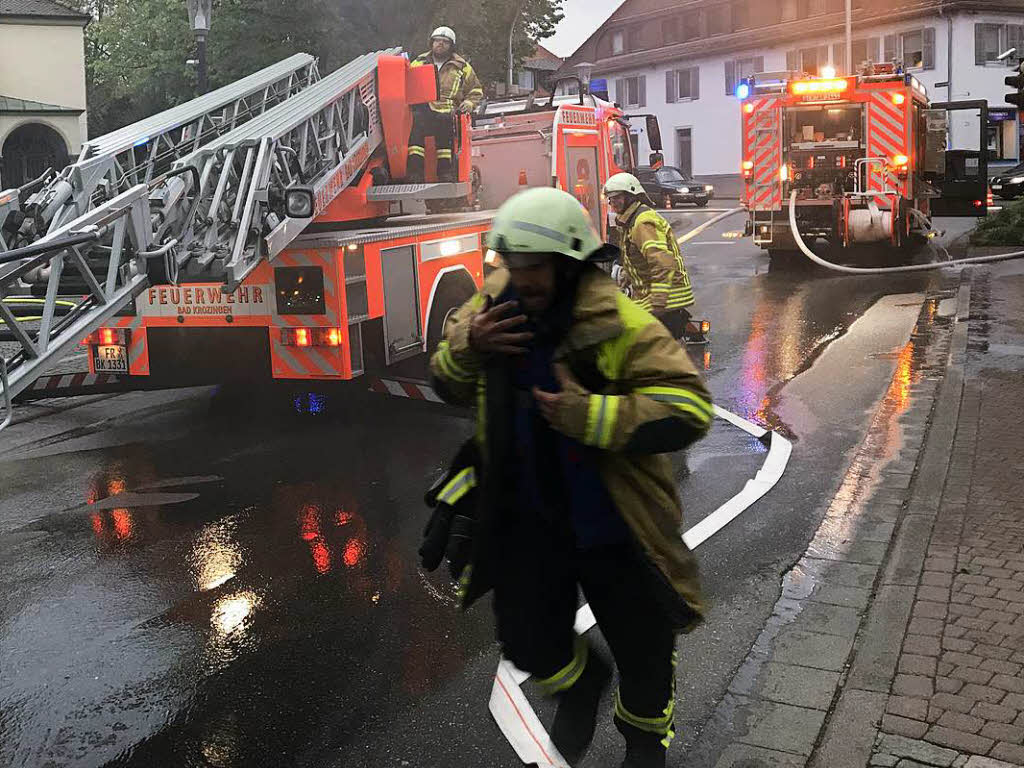 Großalarm in Bad Krozingen: Feuerwehrübung am Rathausplatz - Badische Zeitung