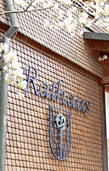 Per Handschlag verpflichtet Per Handschlag verpflichtet