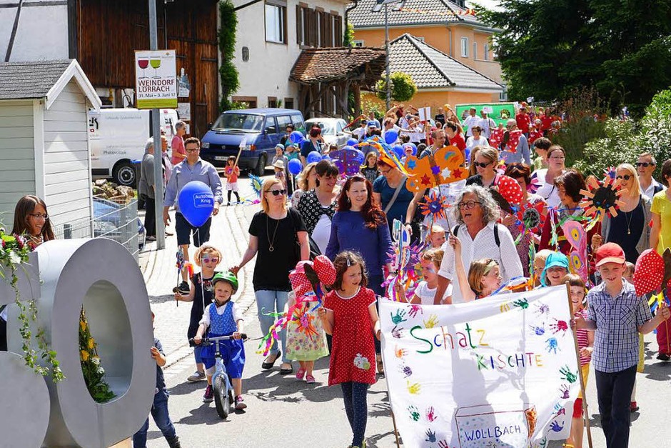 Mit einem bunten Festumzug feiert Wollbach sein Jubiläum. (Foto: Ulrich Senf) Mit einem bunten Festumzug feiert Wollbach sein Jubiläum. (Foto: Ulrich Senf)