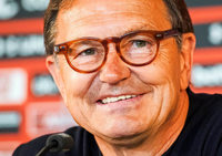 Lienen hört als Trainer beim FC St. Pauli auf Lienen hört als Trainer beim FC St. Pauli auf