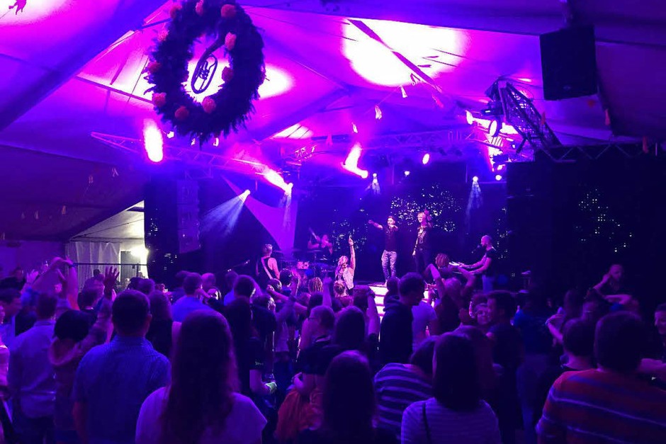 Das Konzert der Gruppe Shark am Freitag auf dem Fest des Musikvereins Urberg war ein voller Erfolg. (Foto: Verein) Das Konzert der Gruppe Shark am Freitag auf dem Fest des Musikvereins Urberg war ein voller Erfolg. (Foto: Verein)