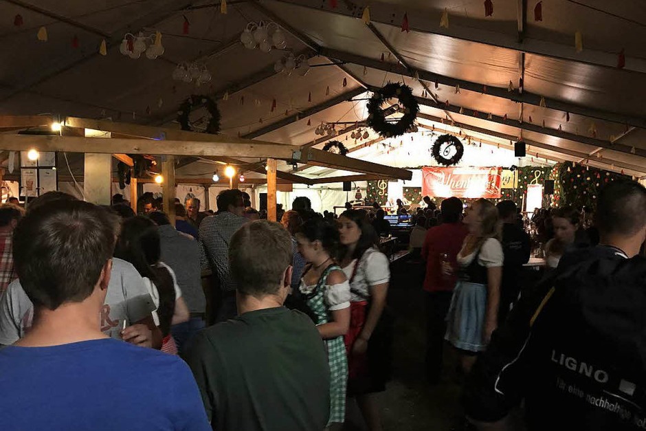 Impressionen vom Konzert des Ensembles „Alpenblech“ am Samstag im Urberger Festzelt. (Foto: Verein) Impressionen vom Konzert des Ensembles „Alpenblech“ am Samstag im Urberger Festzelt. (Foto: Verein)